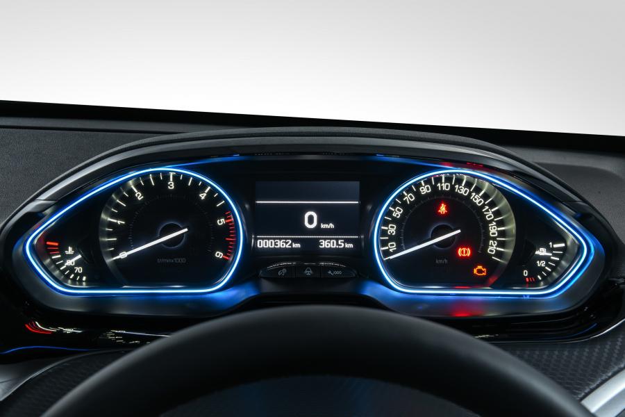 Панель приборов Peugeot 2008 2017 года  (ZA) (фото 22 из 32)